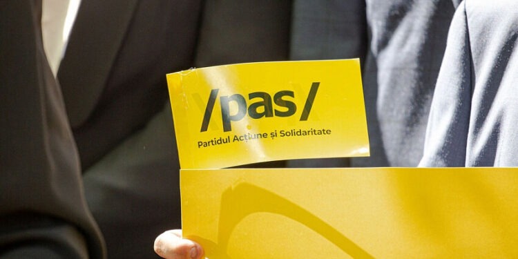 PAS cheltuie cei mai mulți bani pentru campania electorală și rămâne lider la abuzuri