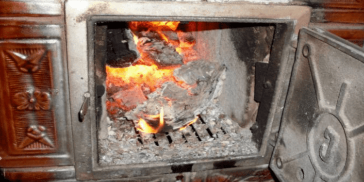 Двое жителей Фалештского района чудом спасены: виновата печь и забитый дымоход