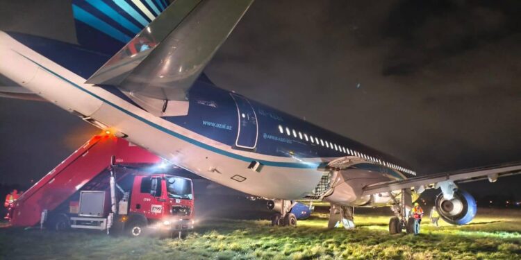 Борт Санкт-Петербург — Баку выкатился за ВПП при аварийной посадке в Пулково