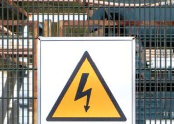 Родился в рубашке! Ребёнок оказался в опасности, проникнув на территорию электроподстанции, чтобы достать мяч