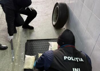 Спрятали в «запаску»: На границе задержаны наркокурьеры с 2 кг «соли» на 800 тысяч леев