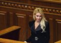 Fosta deputată ucraineană Irina Kormîșkina și familia, scoși din avion la Chișinău