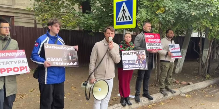 Протест у стен тюрьмы №13: Полиция собирала данные участников