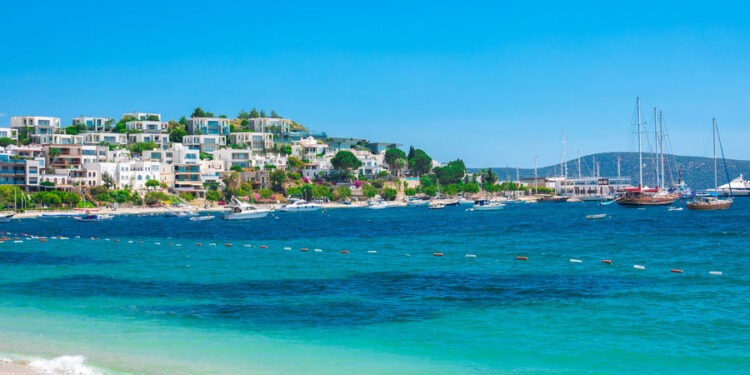 Российские туристы не могут вылететь из Турции из-за вируса Коксаки