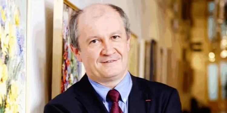 Идея выдвинуть Мунтяну на пост премьера могла принадлежать Макрону