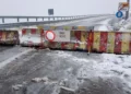 Румыния: сильный снегопад перекрыл дороги, закрыт Трансфэгэрашан