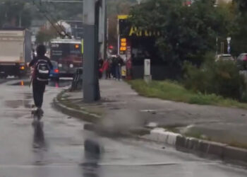 В Кишиневе на высокой скорости по дождливой дороге ехал ребенок в наушниках