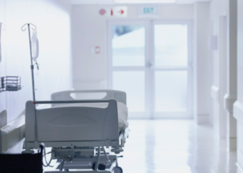 Мужчина попал в реанимацию с ботулизмом после того, как съел рыбу, пойманную в Днестре