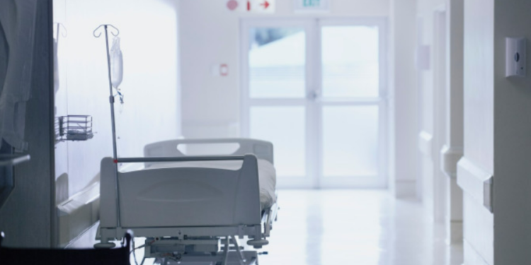 Мужчина попал в реанимацию с ботулизмом после того, как съел рыбу, пойманную в Днестре