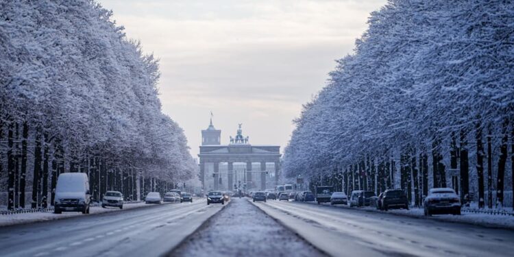 Зимы в Европе могут снова стать снежными и морозными, но хорошего в этом мало