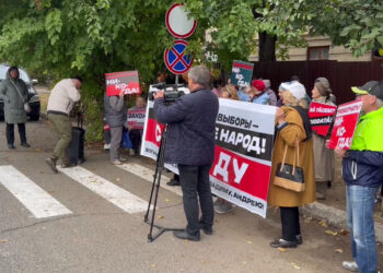 Участники протеста у тюрьмы №13 возмущены результатами выборов