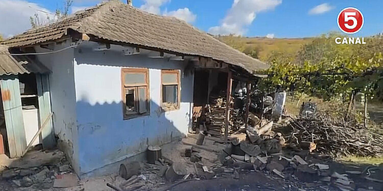 Жизнь на грани: История матери, которая заботится о сыне-инвалиде и младших детях