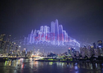 Cum arată „orașul magic 8D” al Chinei, unde metroul îți trece prin casă și parterul clădirilor se află la 22 de etaje deasupra solului