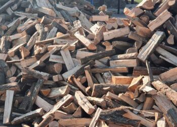 Lemnele s-au scumpit din nou. Încălzim cu mobilier vechi și deșeuri