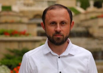 Александр Кориненко: кому нужны формальные консультации с Санду и что стоит за визитом главы СИБ в Комрат