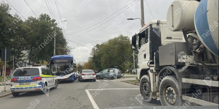 Авария с участием троллейбуса в Кишинёве