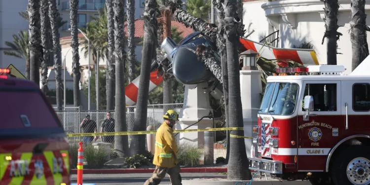 Cinci răniți după ce un elicopter s-a prăbușit peste palmierii din fața unui hotel din California