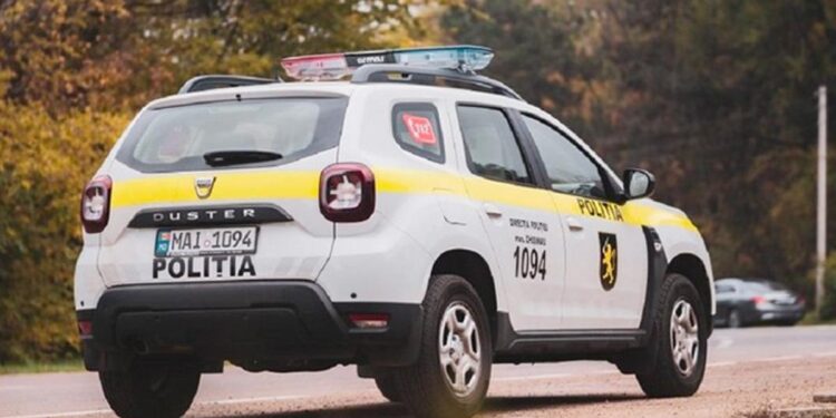 Accident rutier în Ialoveni: Un polițist rănit după coliziunea cu un microbuz