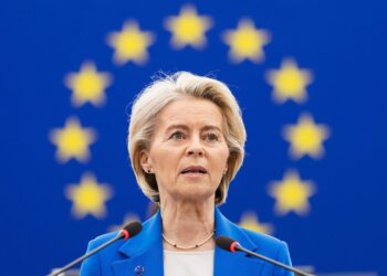 Фон дер Ляйен остается, но три вотума недоверия бросают тень на ее мандат