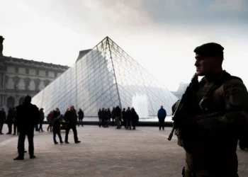 В Лувре произошло ограбление