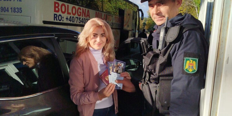 La Costești, primii călători ies din Moldova conform noilor reguli EES