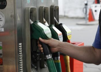 În Moldova vor crește din nou prețurile la carburanți. Ce legătură au sancțiunile SUA?