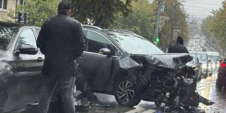 Accident rutier în Chișinău: trei mașini implicate, fără victime