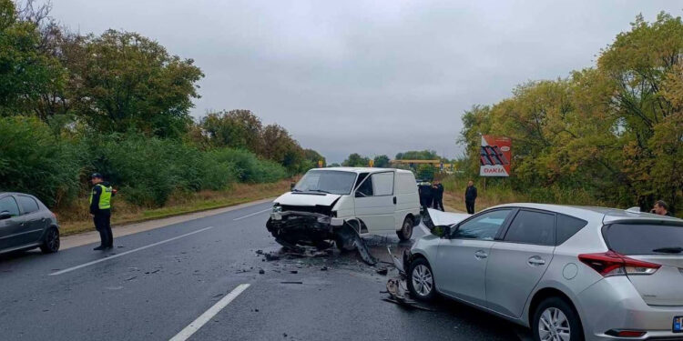 Accident la Țânțăreni: Patru persoane au fost rănite