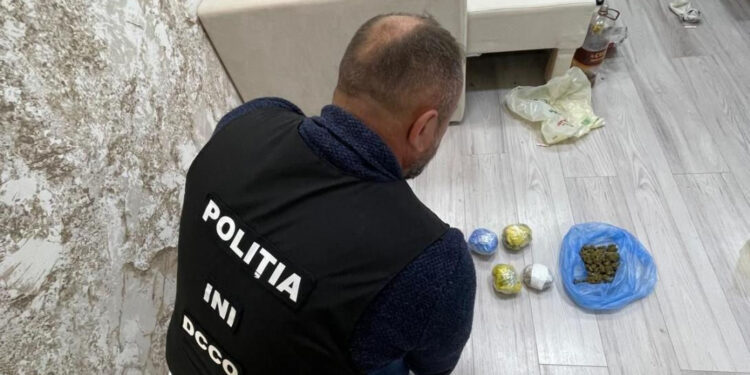 В Кишинёве задержаны трое мужчин, подозреваемых в незаконном обороте наркотиков