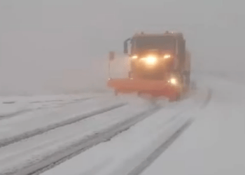 Transfăgărășanul, închis temporar din cauza ninsorilor abundente