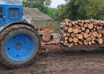 Tractor, urmărit cu drona la Nisporeni