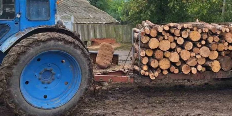 Tractor, urmărit cu drona la Nisporeni