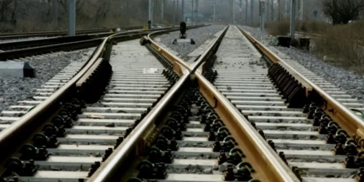 Țigarete de contrabandă, ascunse în trenul „Chișinău–București”