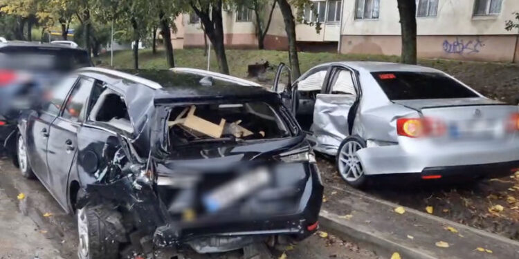 Accident în lanț la Ciocana: Patru mașini avariate, un șofer rănit