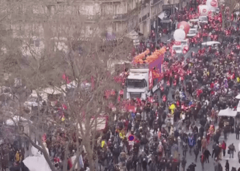 Atenţionare de călătorie pentru Franţa: Grevă naţională anunţată de sindicate