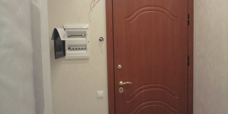 A deteriorat ușa vecinei – riscă amendă în Transnistria