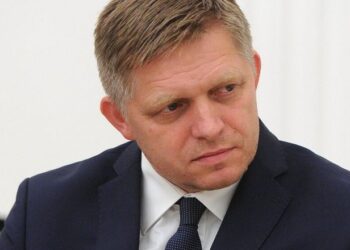 Фицо отверг участие Словакии в схемах ЕС по финансированию Украины