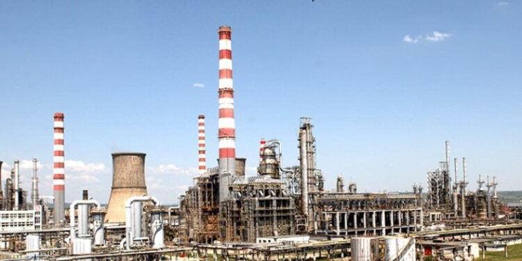 Explozie la rafinăria Lukoil de la Ploiești: un bărbat a fost rănit. Instalația este în prezent în revizie