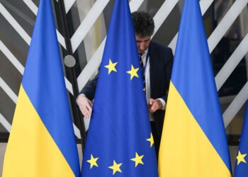 Politico: UE ia în considerare primirea de noi membri fără drept de vot.