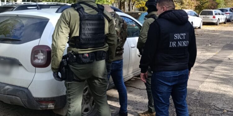 Migranți, droguri și șantaj: trei arestări în urma unei operațiuni transfrontaliere