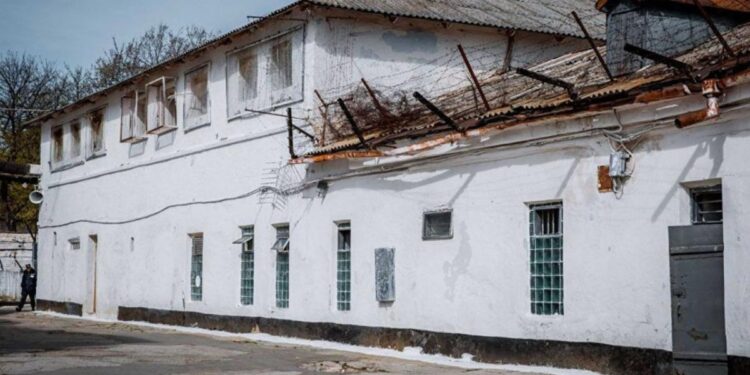 Tânăr condamnat la un an și șase luni de închisoare pentru trafic de influență