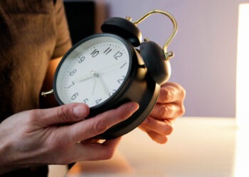 Moldova trece la ora de iarnă în weekendul 25–26 octombrie 2025