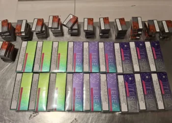 O străină, prinsă pe Aeroportul Chișinău cu 240 de pachete de tutun nedeclarate