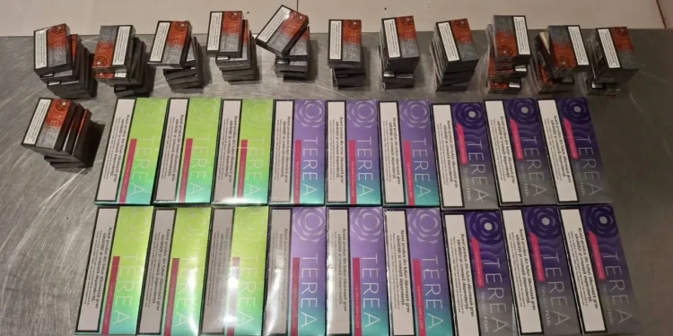 O străină, prinsă pe Aeroportul Chișinău cu 240 de pachete de tutun nedeclarate