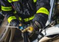 Bărbat transportat la spital după ce microbuzul s-a izbit într-un garaj la Rezina