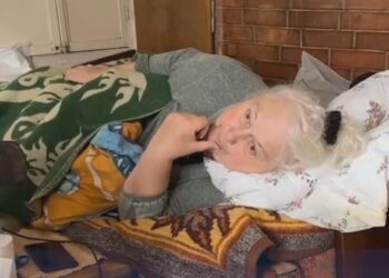 Singură, bolnavă și uitată de stat: Povestea unei profesoare care luptă cu o boală gravă