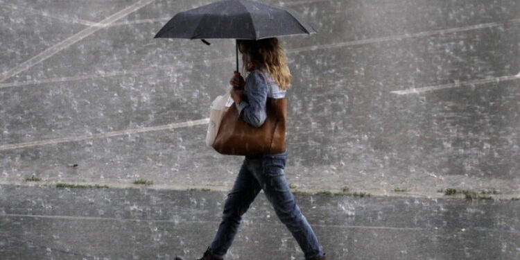 Vreme caldă de toamnă în Moldova: până la 20°C și ploi slabe izolate