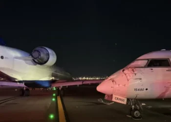 Două avioane Delta Air Lines s-au ciocnit pe pista aeroportului LaGuardia din New York