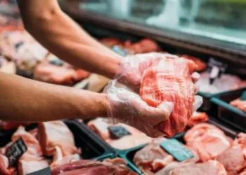 ALERTĂ pe piața cărnii. Consiliul Concurenței a desfășurat inspecții inopinate la întreprinderi
