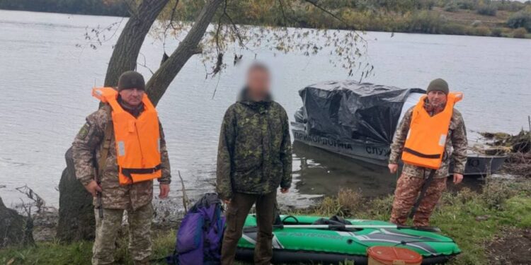 Украинские пограничники задержали мужчину, пытавшегося переплыть Днестр на каяке и попасть в Молдову